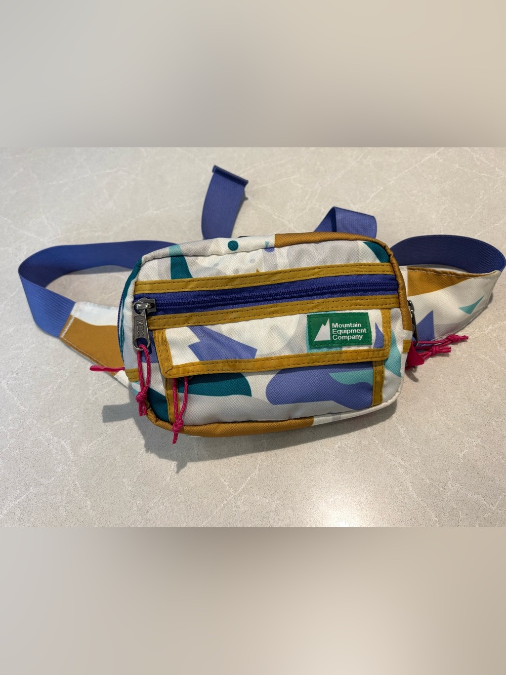 MEC Mountain Equipment Company Geometric Retro Hip Pack Fanny Bag Flaws - Picture 1 of 16